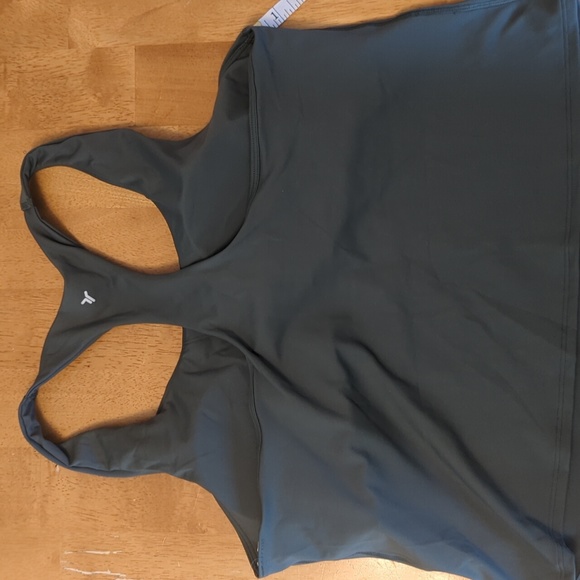 Old Navy power soft cropped tank - Picture 4 of 6